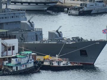 Российский корабль Смольный в порту Ла-Гуайра в Венесуэле