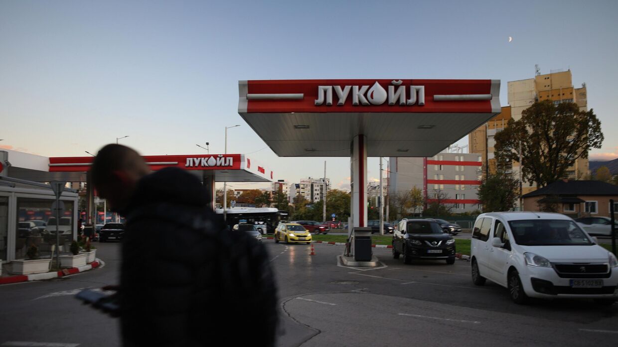 Автозаправочная станция Лукойл в Софии, Болгария