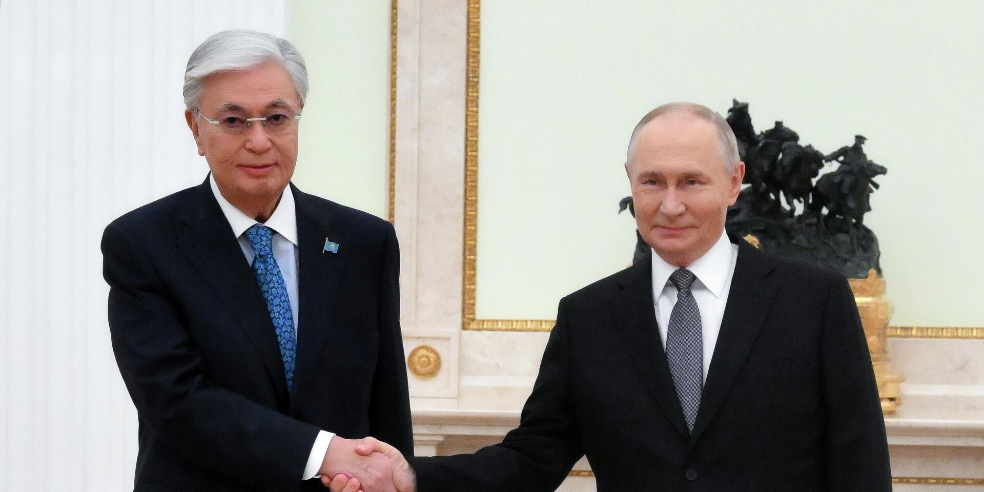 Президент Владимир Путин провел переговоры с президентом Казахстана Касым-Жомартом Токаевым - ИноСМИ, 1920, 13.11.2025