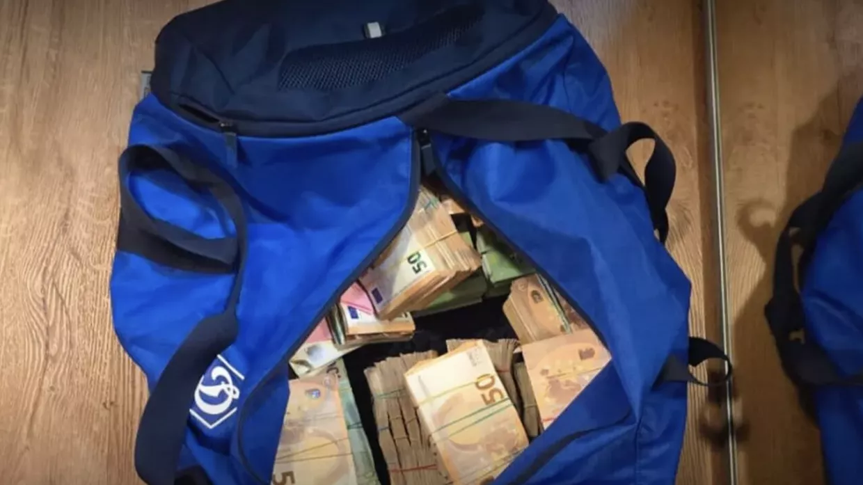 Сумки с валютой, найденные в ходе обысков у Тимура Миндича . Архивное фото