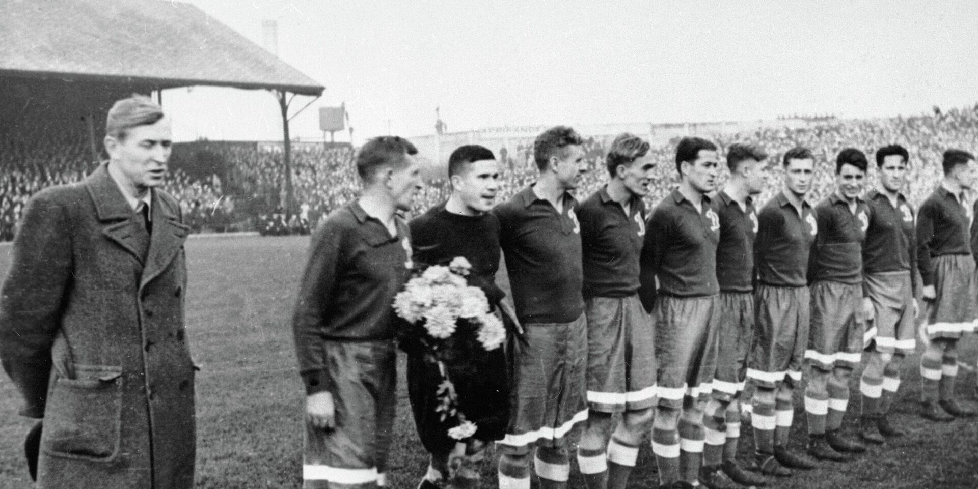 Футболисты московского Динамо перед встречей с командой Челси - ИноСМИ, 1920, 12.11.2025