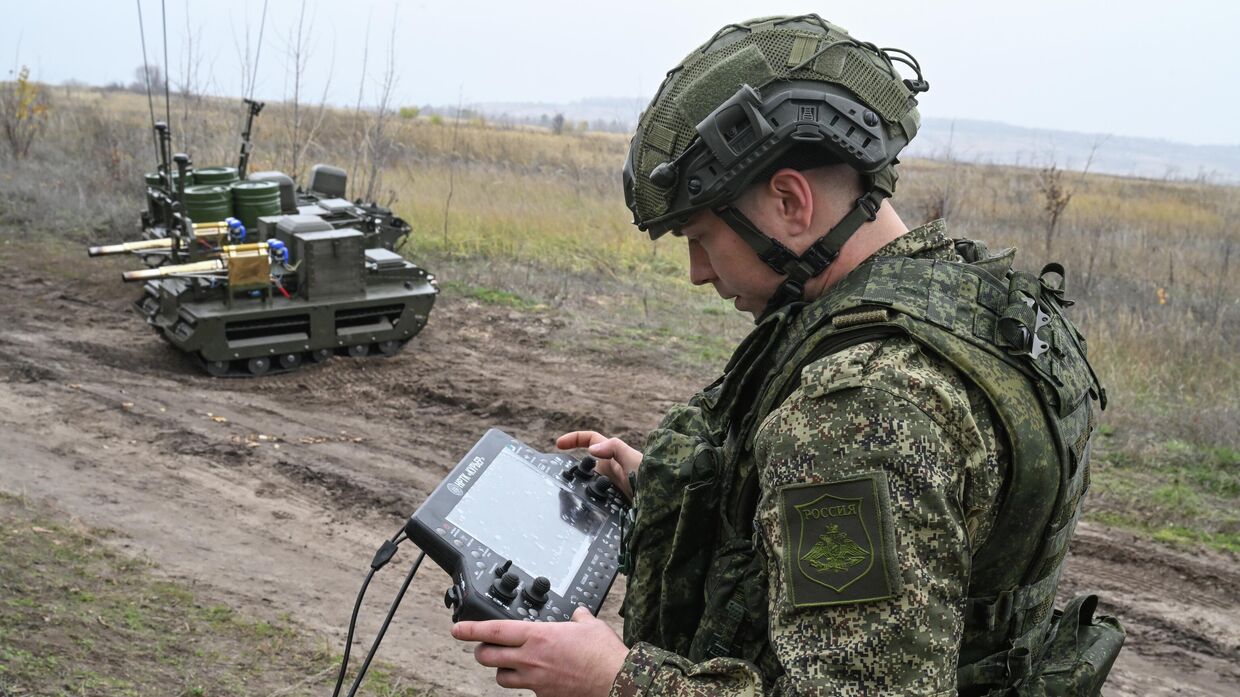 Подготовка операторов робототехнических комплексов Курьер войск РХБЗ группировки Центр на Красноармейском направлении в зоне СВО