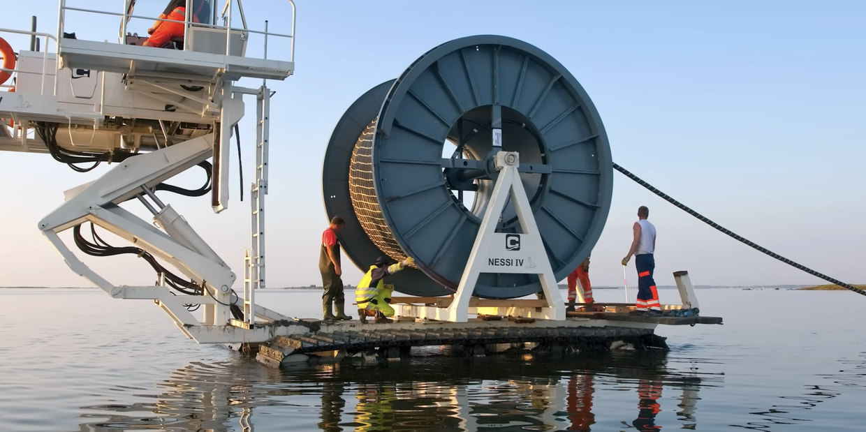 Прокладки подводного коммуникационного кабеля