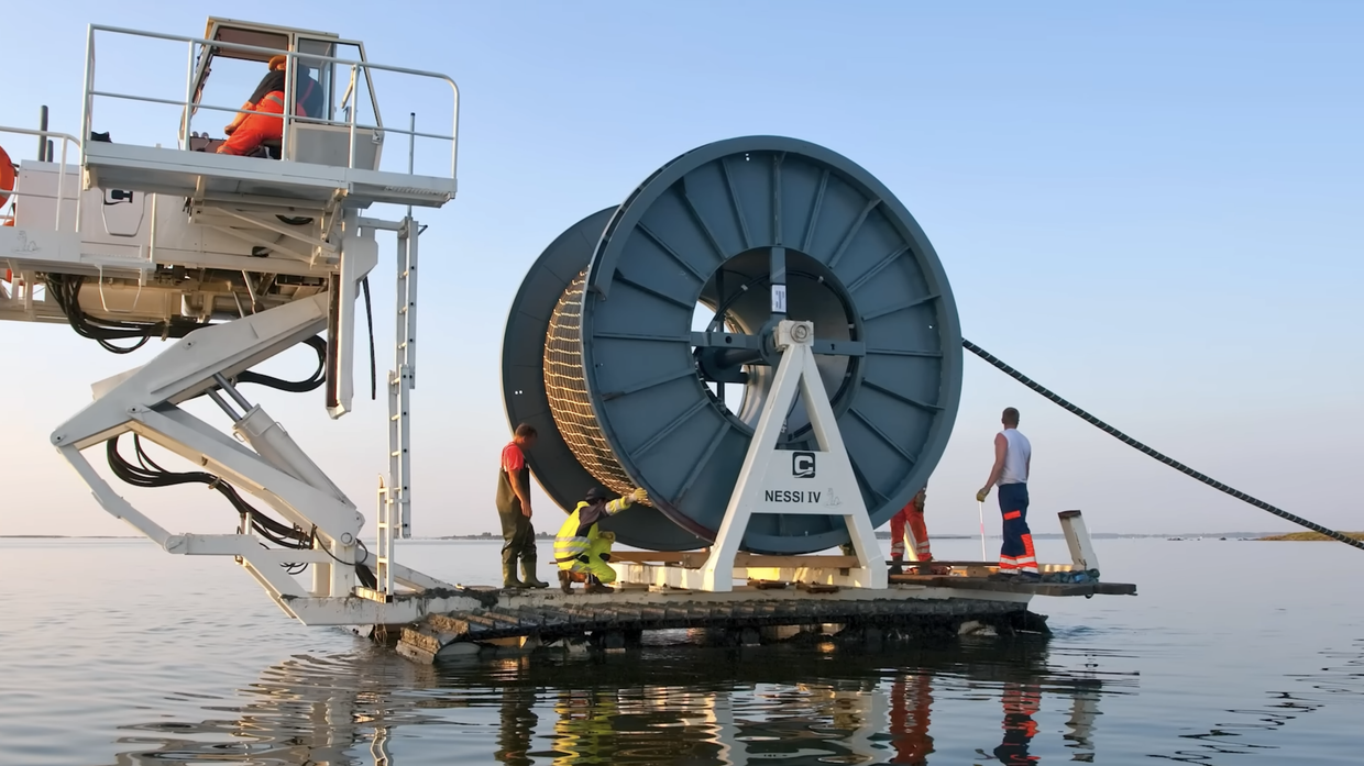 Прокладки подводного коммуникационного кабеля