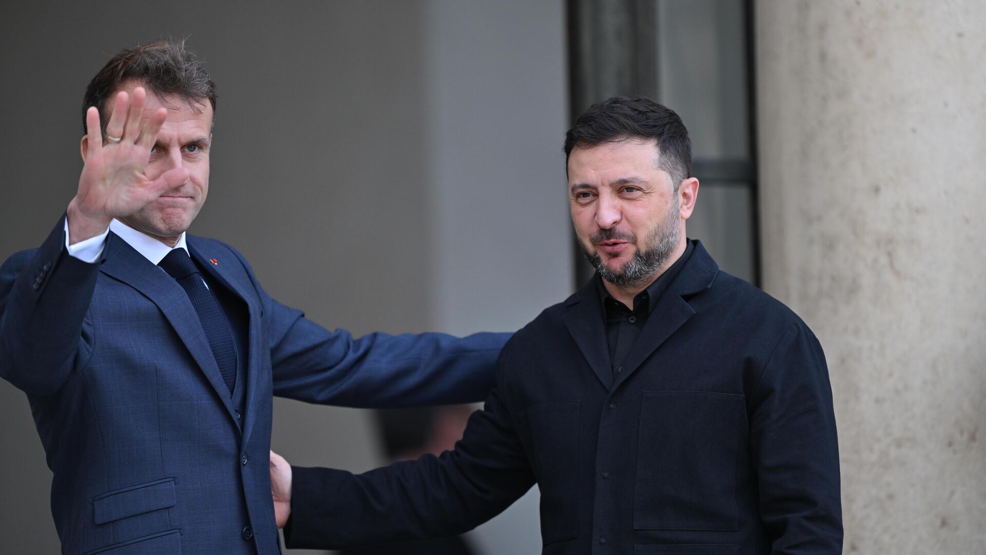 Президент Франции Эммануэль Макрон и Владимр Зеленский в Париже, Франция, 17 ноября 2025 года - ИноСМИ, 1920, 17.11.2025