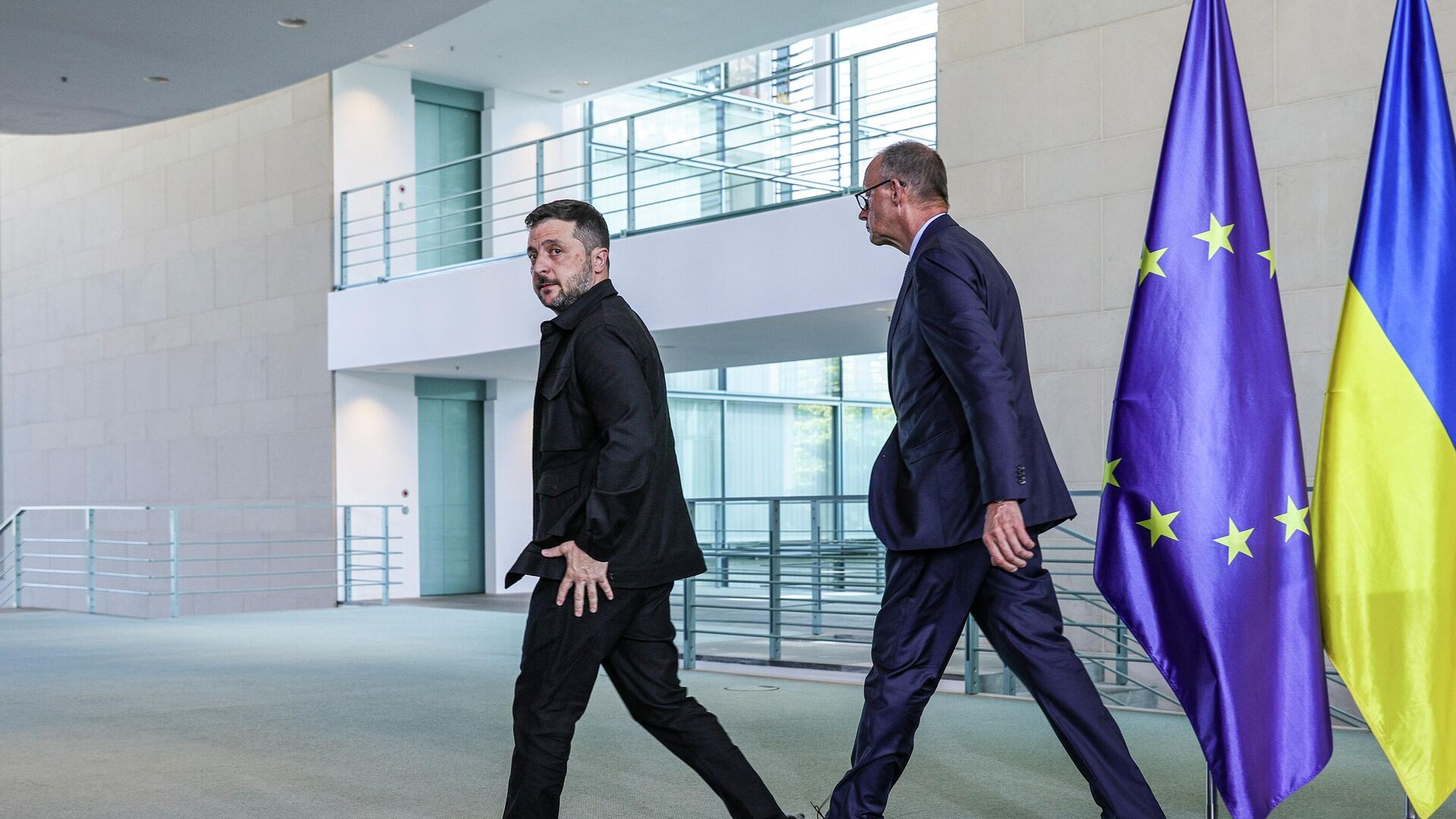 Владимир Зеленский и канцлер Германии Фридрих Мерц в Берлине - ИноСМИ, 1920, 21.11.2025