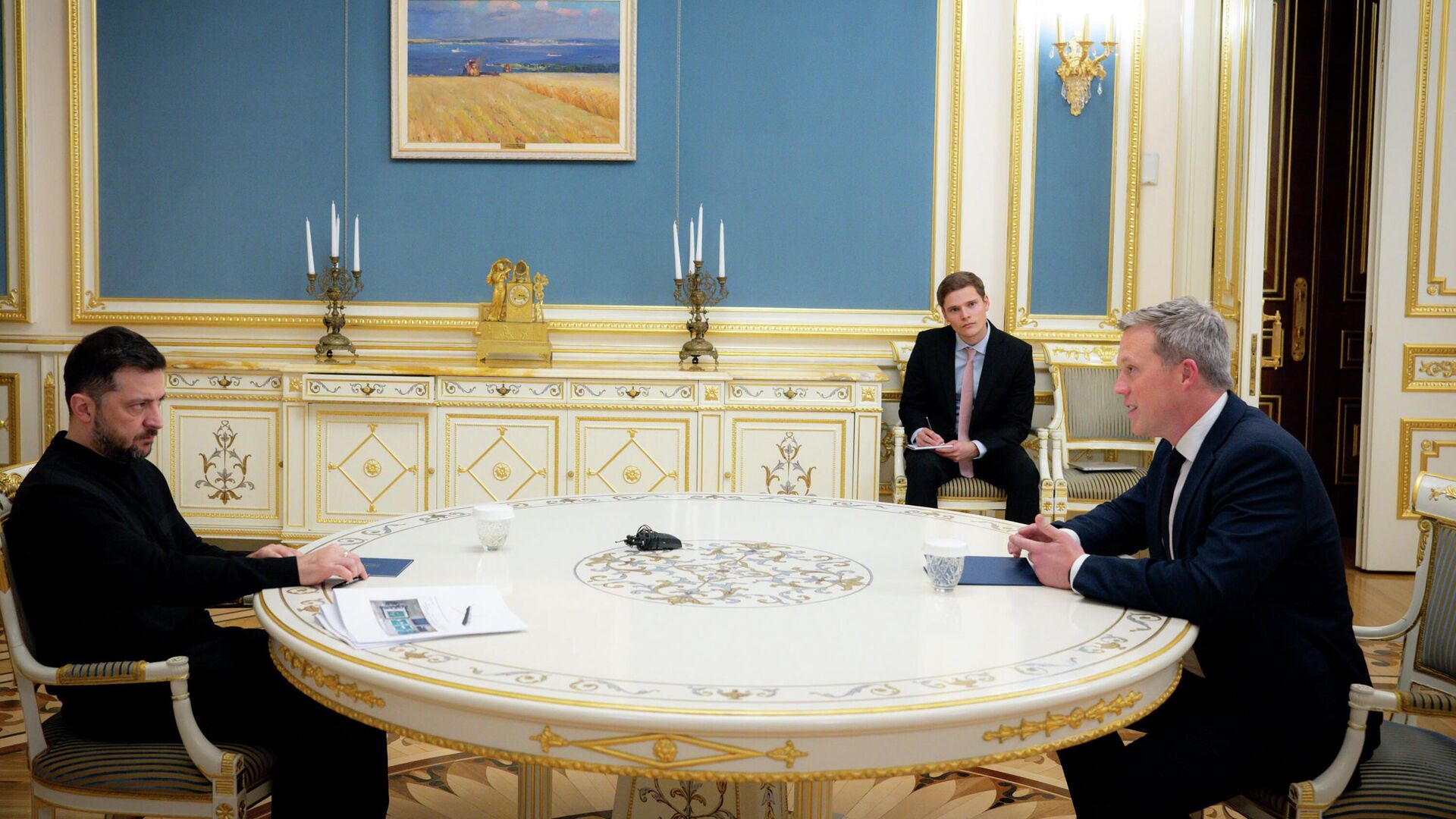 Владимир Зеленский и министр армии США Дэн Дрисколл в Киеве - ИноСМИ, 1920, 26.11.2025