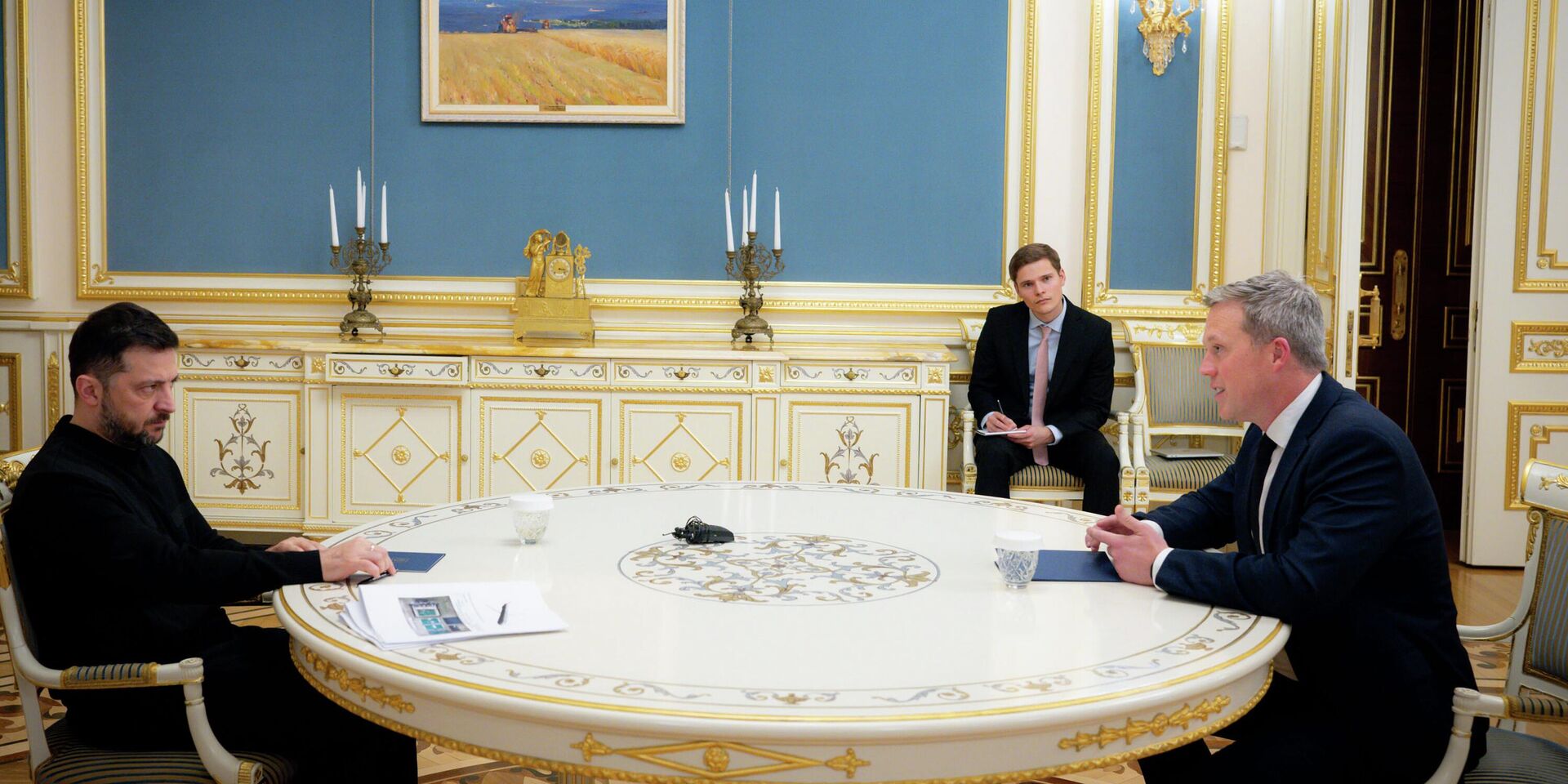 Владимир Зеленский и министр армии США Дэн Дрисколл в Киеве - ИноСМИ, 1920, 26.11.2025