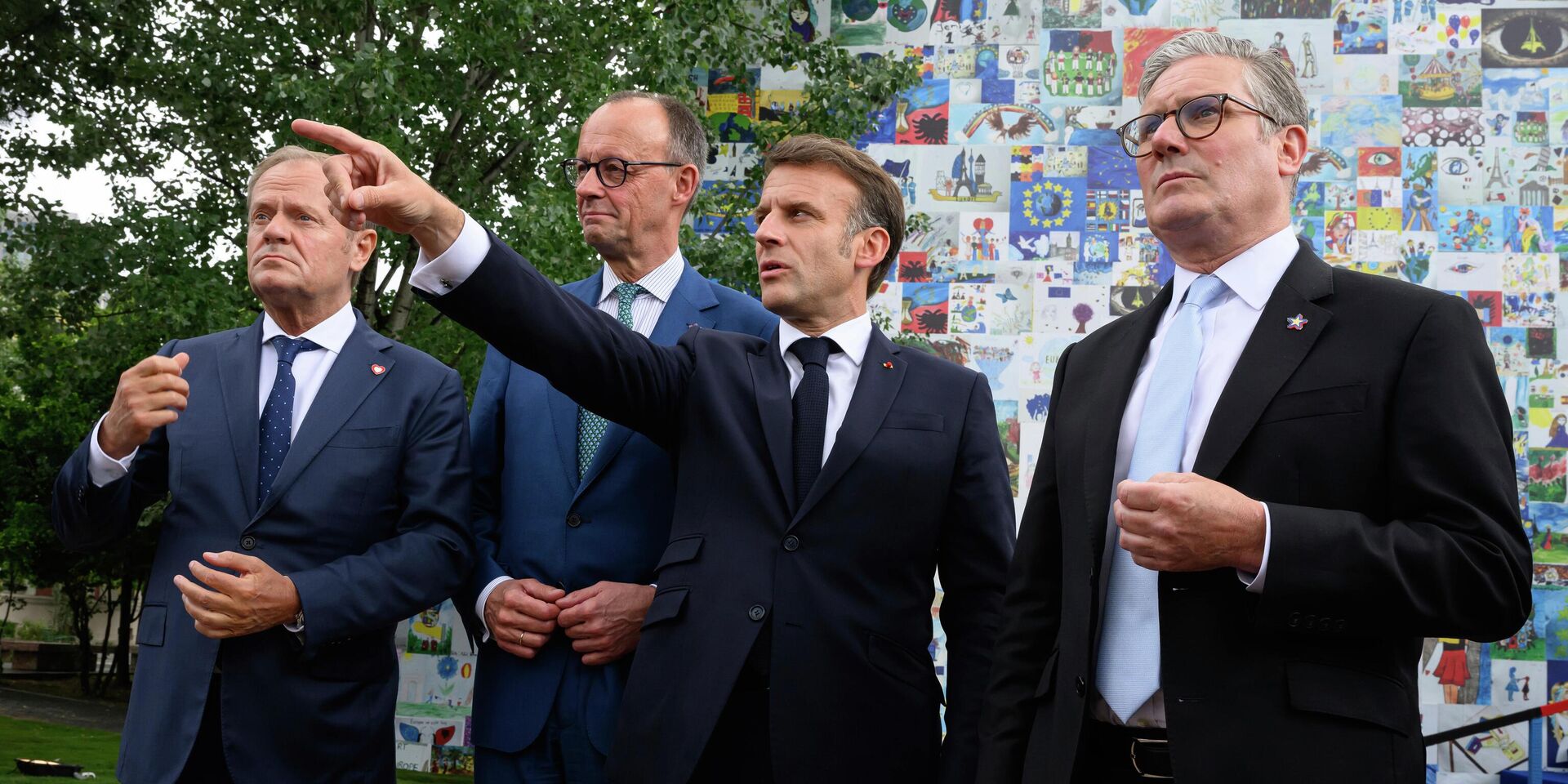 Слева направо премьер-министр Польши Дональд Туск, канцлер Германии Фридрих Мерц, президент Франции Эммануэль Макрон и премьер-министр Великобритании Кир Стармер - ИноСМИ, 1920, 11.02.2026