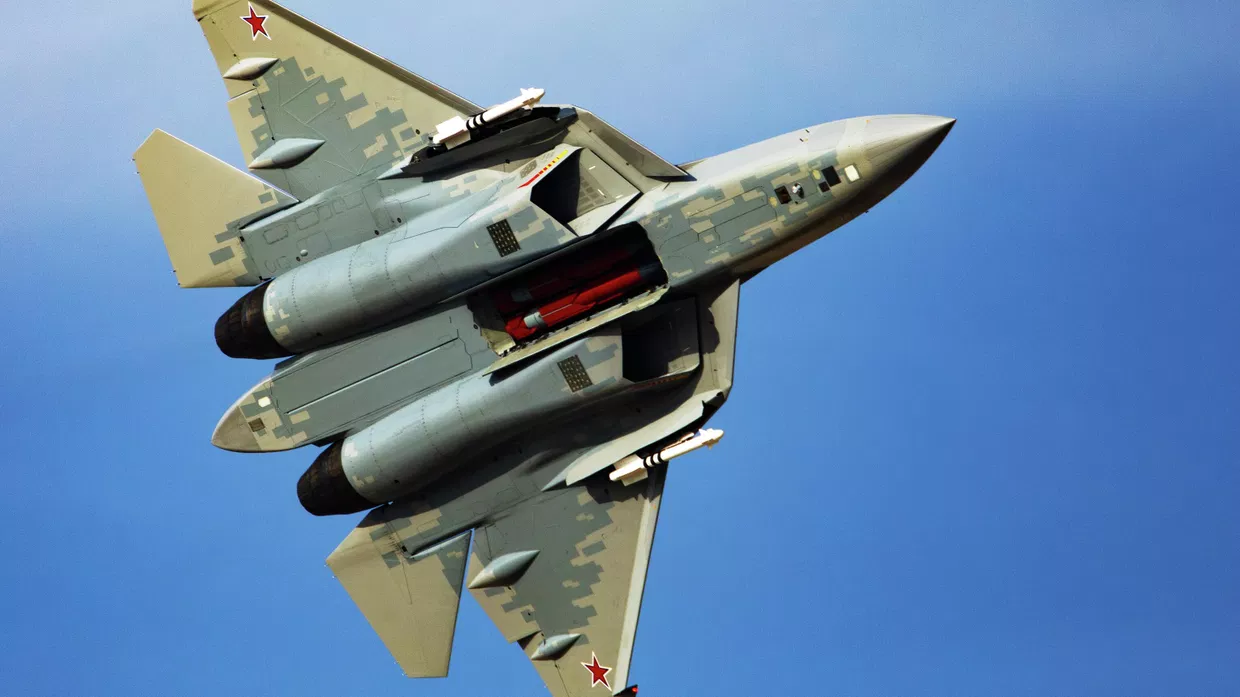 Российский истребитель Су-57Э на Международном авиационно-космическом салоне Dubai Airshow-2025 Российский истребитель Су-57Э на Международном авиационно-космическом салоне Dubai Airshow-2025