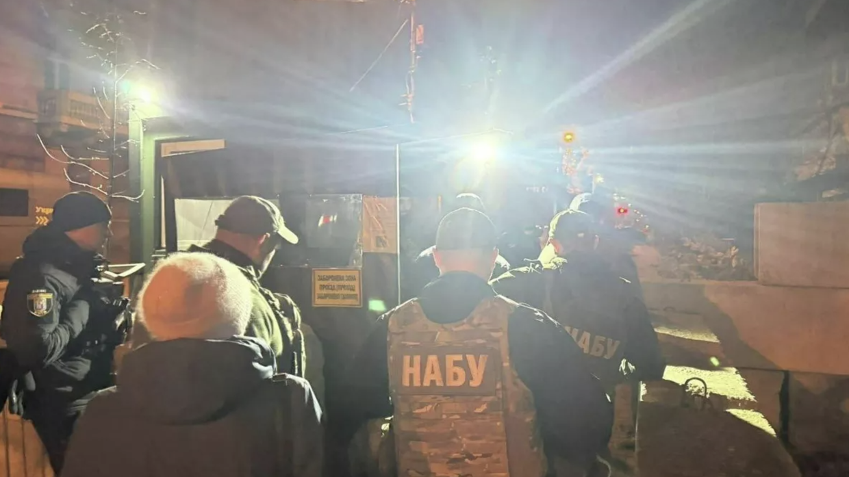 Сотрудники антикоррупционных структур НАБУ и САП проводят обыски у Ермака