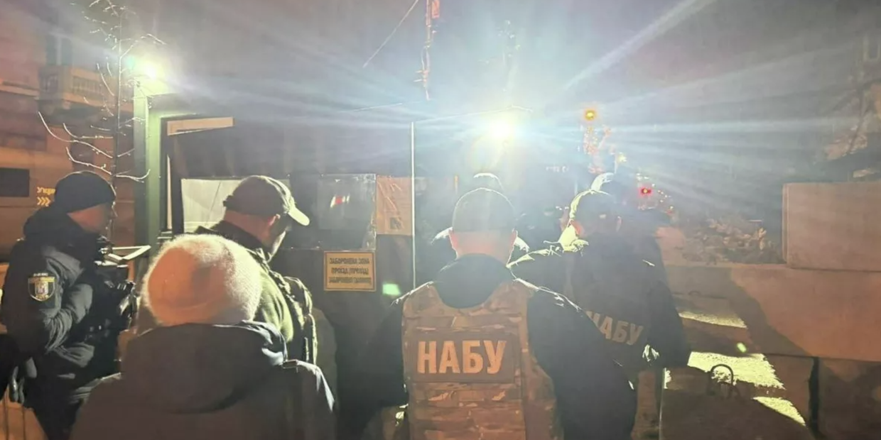 Сотрудники антикоррупционных структур НАБУ и САП проводят обыски у Ермака