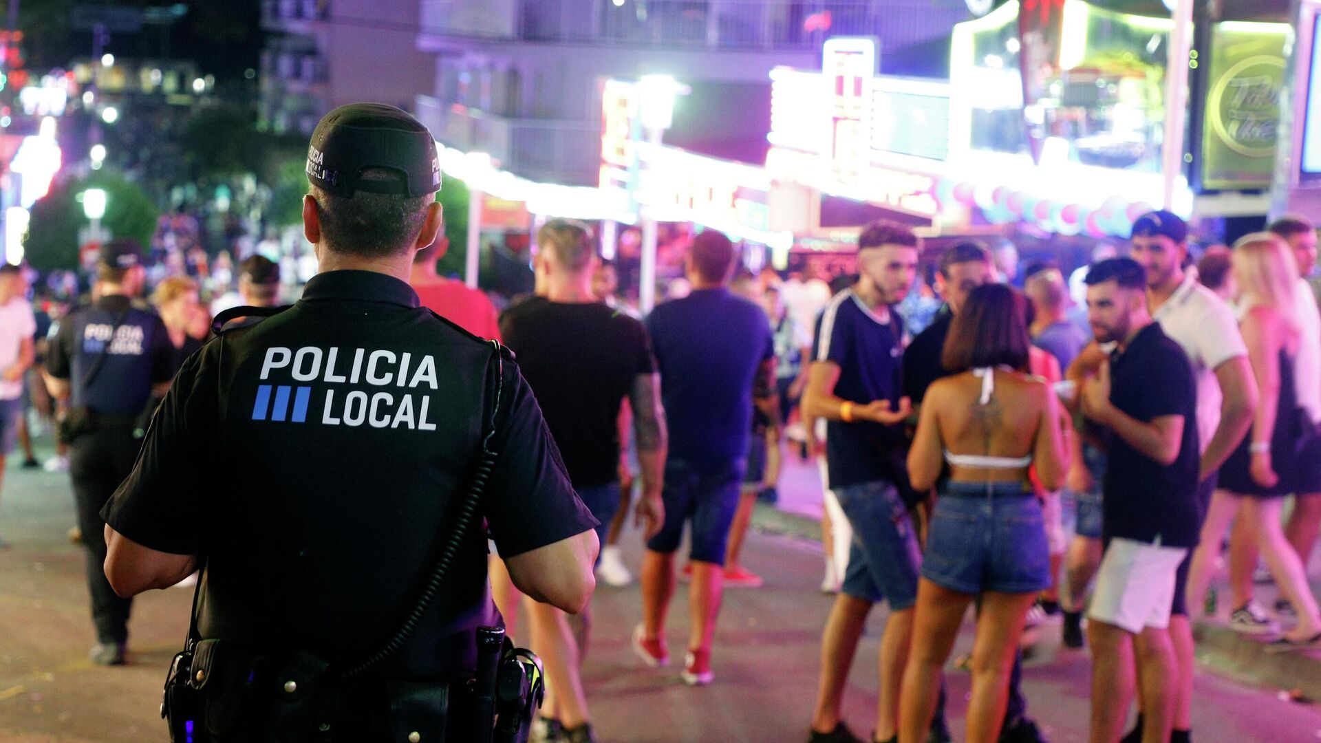 Полиция в Магалуфе, Испания - ИноСМИ, 1920, 28.11.2025