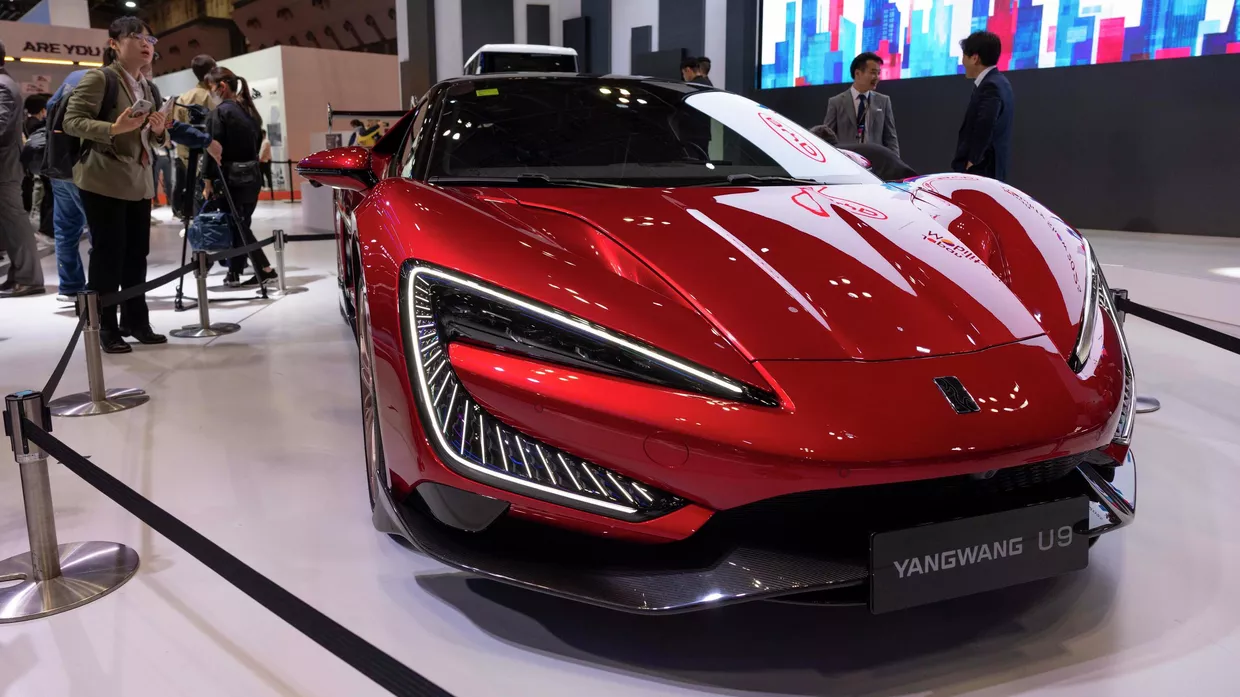 Спортивный автомобиль BYD Yangwang U9