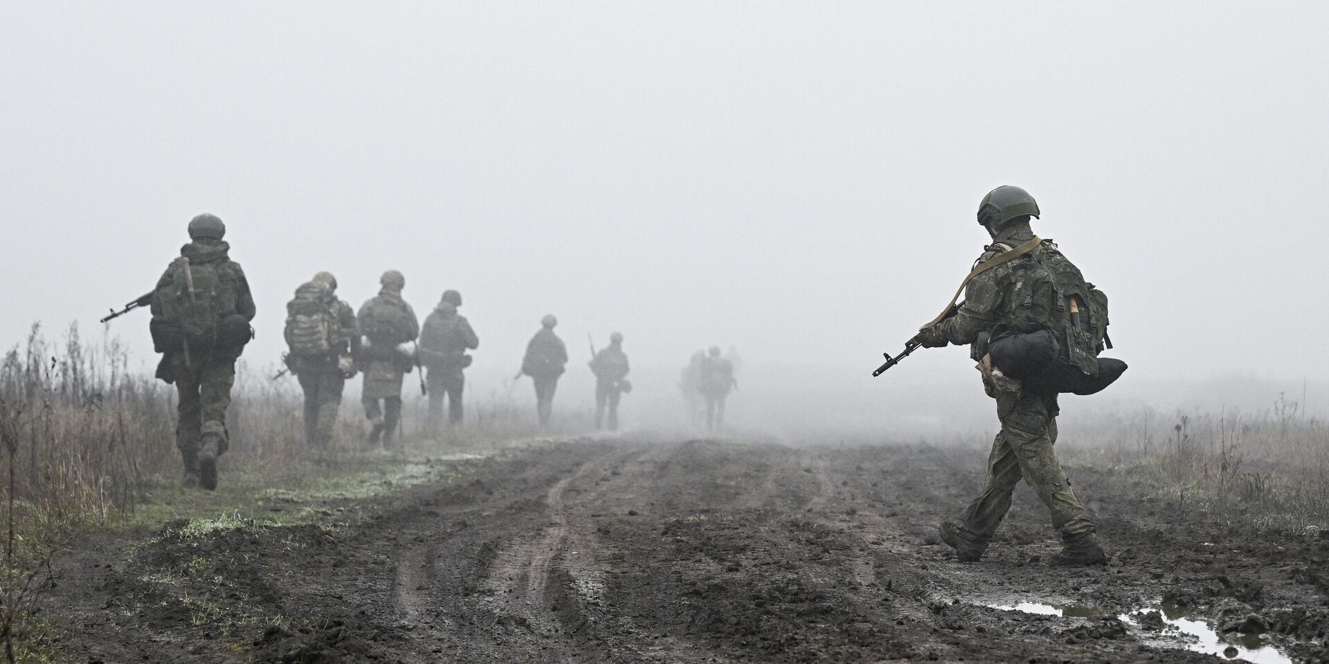 Отработка боевого слаживания военнослужащими 114-й гвардейской МСП группировки Центр - ИноСМИ, 1920, 17.12.2025