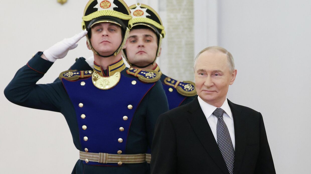 Президент Владимир Путин вручил Героям России медали Золотая Звезда