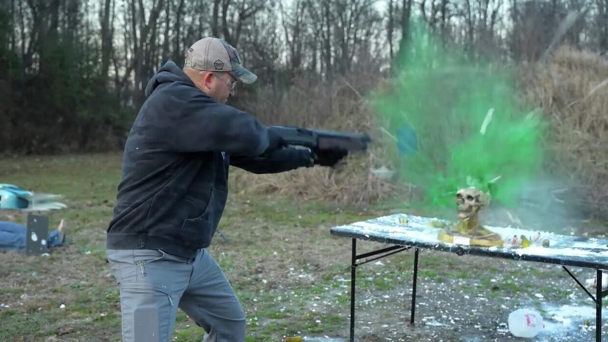 Думаю, я влюбился. Американец протестировал российский дробовик на зомби