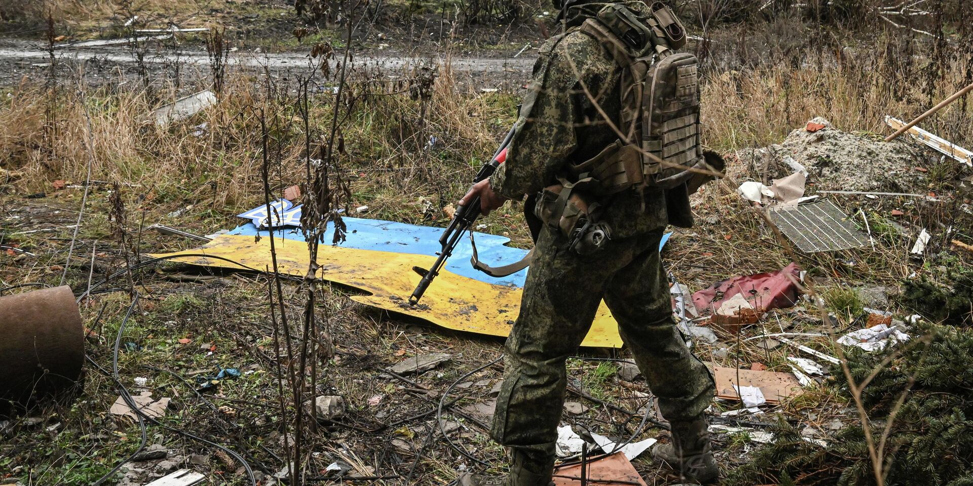 Военнослужащий группировки войск Центр в Красноармейске в ДНР - ИноСМИ, 1920, 16.12.2025