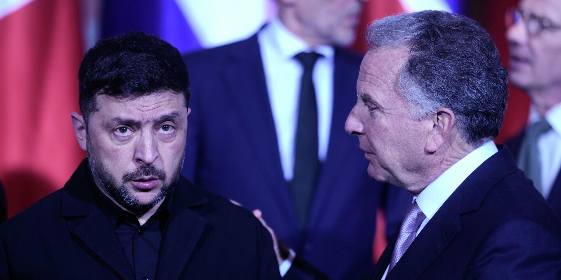 Владимир Зеленский и специальный посланник США Стив Уиткофф в Берлине, Германия - ИноСМИ, 1920, 16.12.2025