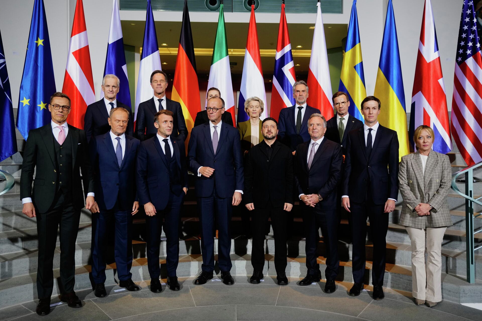 Владимир Зеленский, специальный посланник США Стив Уиткофф и европейские политики на встрече в Берлине, Германия - ИноСМИ, 1920, 27.03.2026