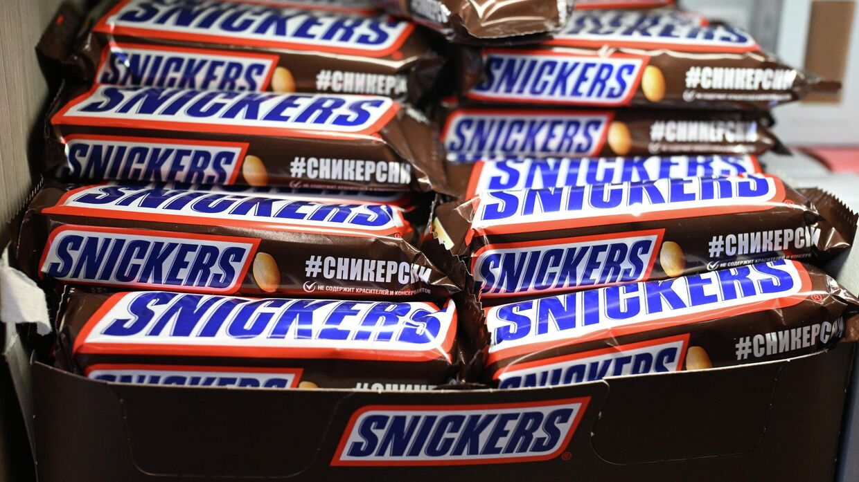 Шоколадные батончики Snickers
