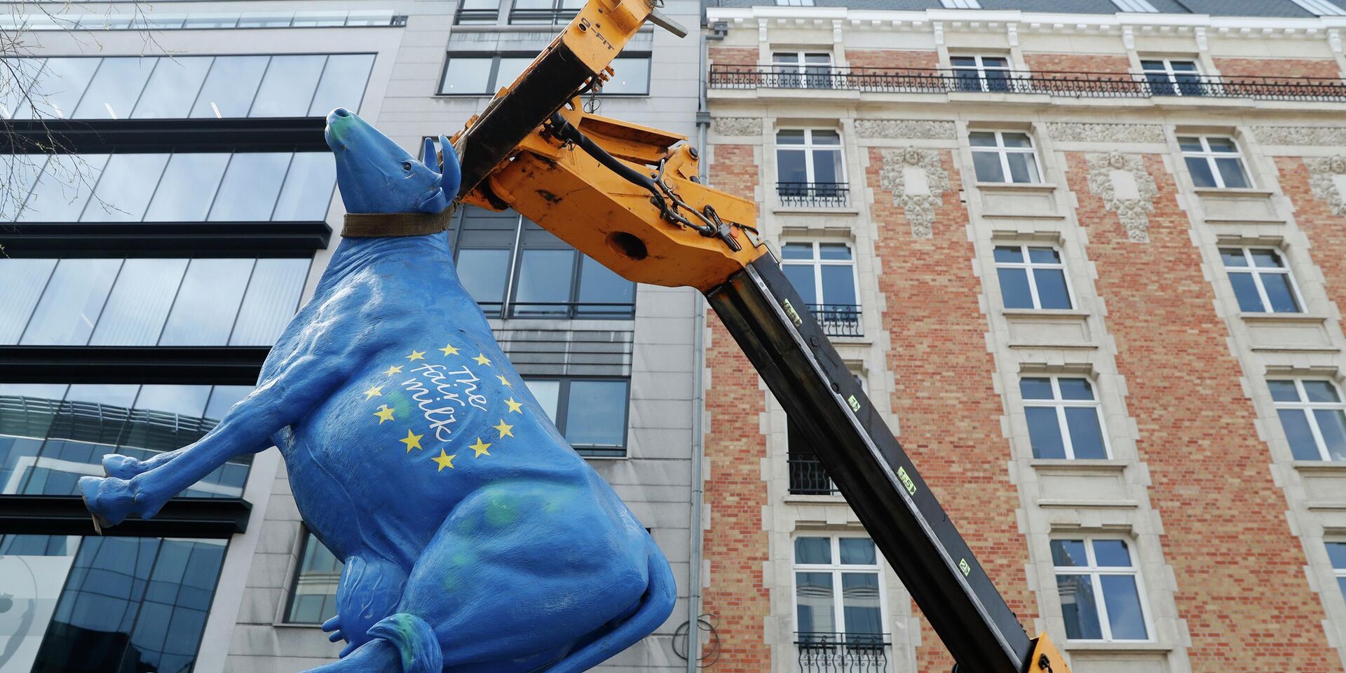 Демонстрация фермеров-молочников в ЕС - ИноСМИ, 1920, 24.12.2025