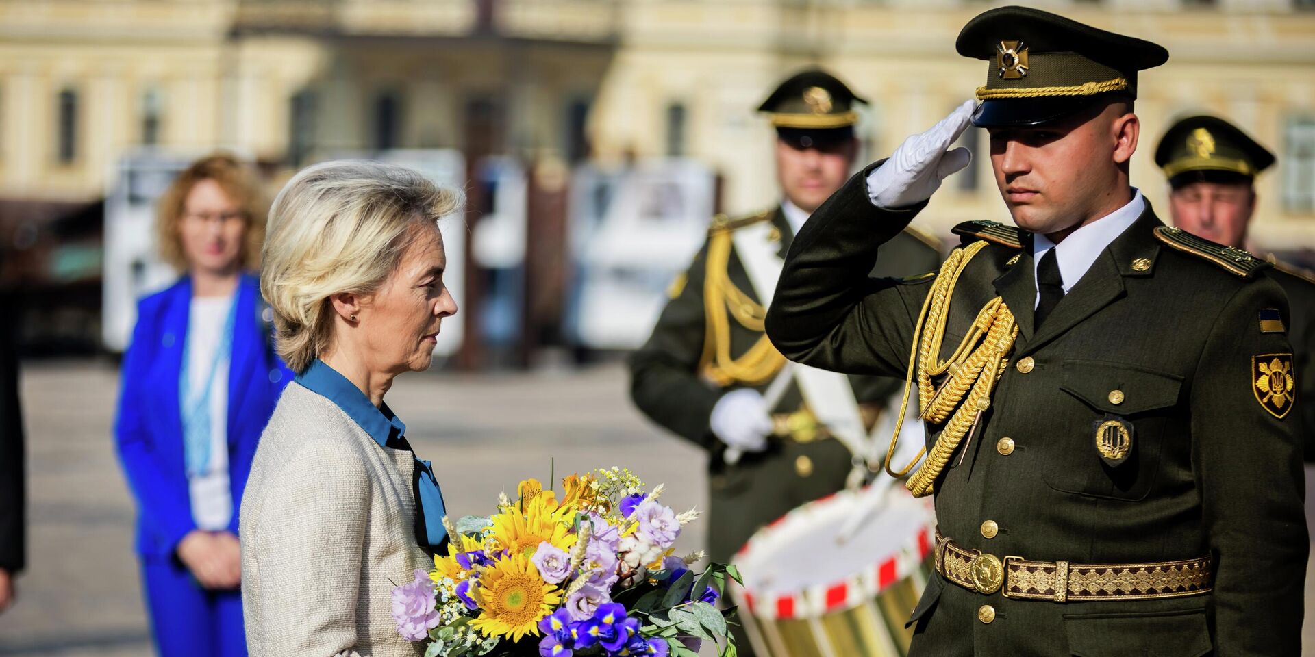 Урсула фон дер Ляйен у мемориала погибшим украинским воинам в Киеве - ИноСМИ, 1920, 26.12.2025