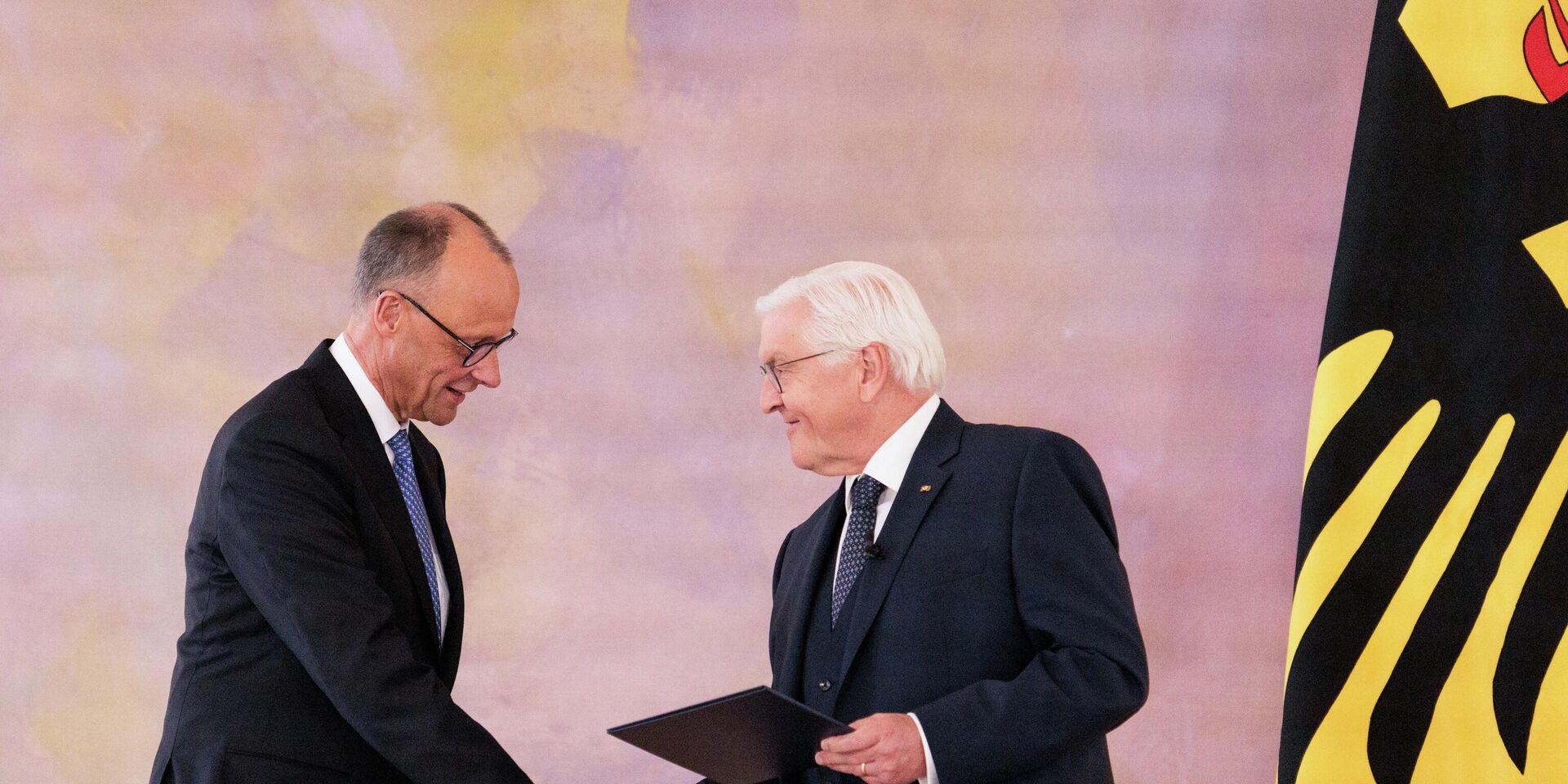 Канцлер Германии Фридрих Мерц и президент Германии Франк-Вальтер Штайнмайер - ИноСМИ, 1920, 26.12.2025