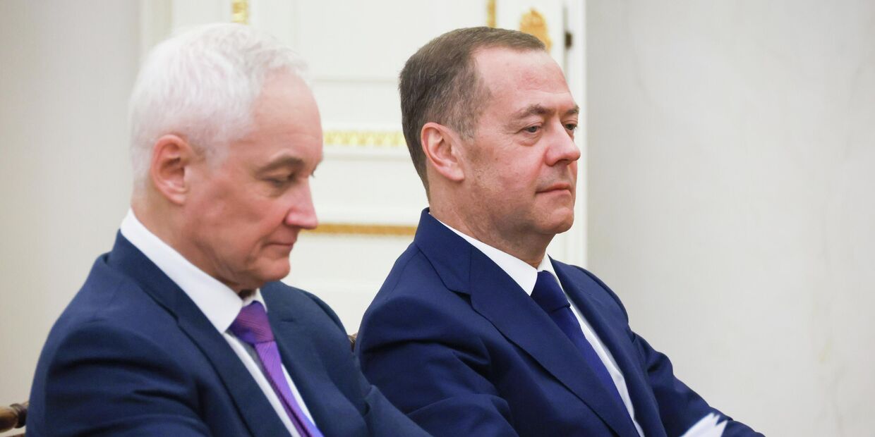 Президент Владимир Путин провел совещание по рассмотрению основных параметров проекта государственной программы вооружения