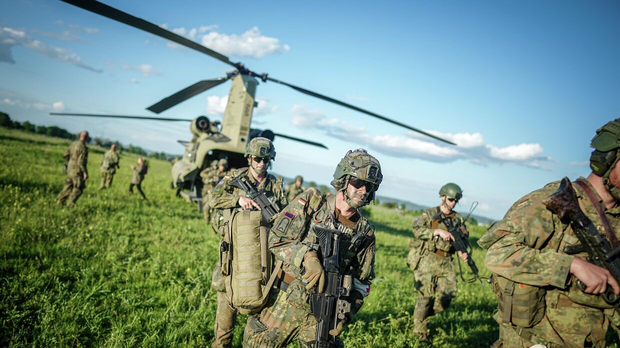 Немецкие десантники на военных учениях НАТО Swift Response в Румынии