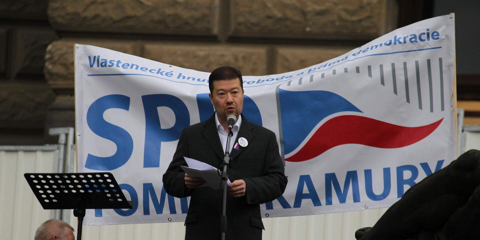 Акции за и против мигрантов в Праге - ИноСМИ, 1920, 02.01.2026