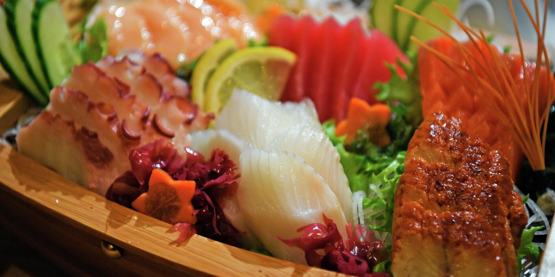 Блюдо японской кухни в одном из ресторанов Южно-Сахалинска - ИноСМИ, 1920, 08.01.2026