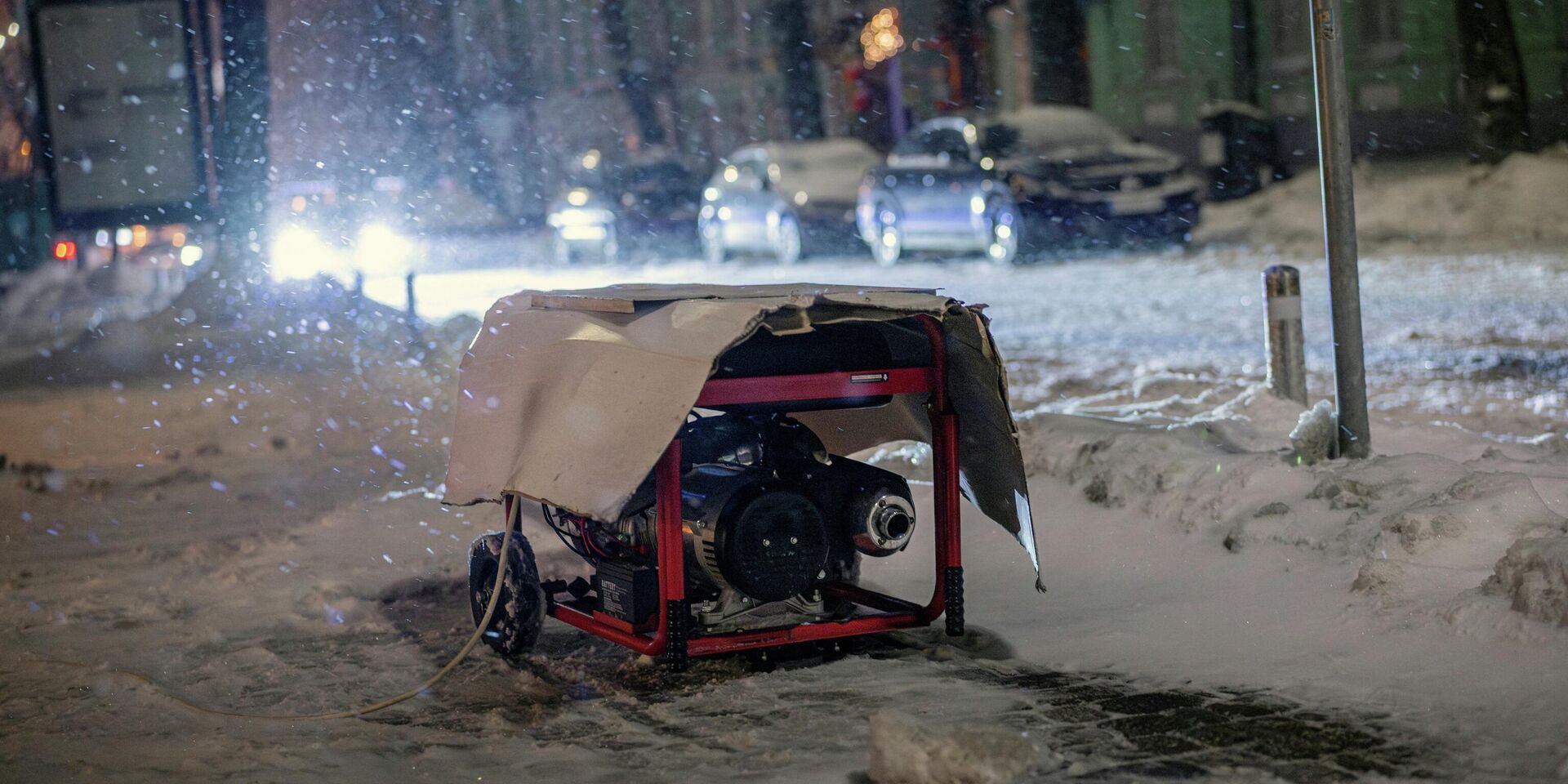 Зима ворвалась в киевские дома после того, как Россия выбила теплоснабжение