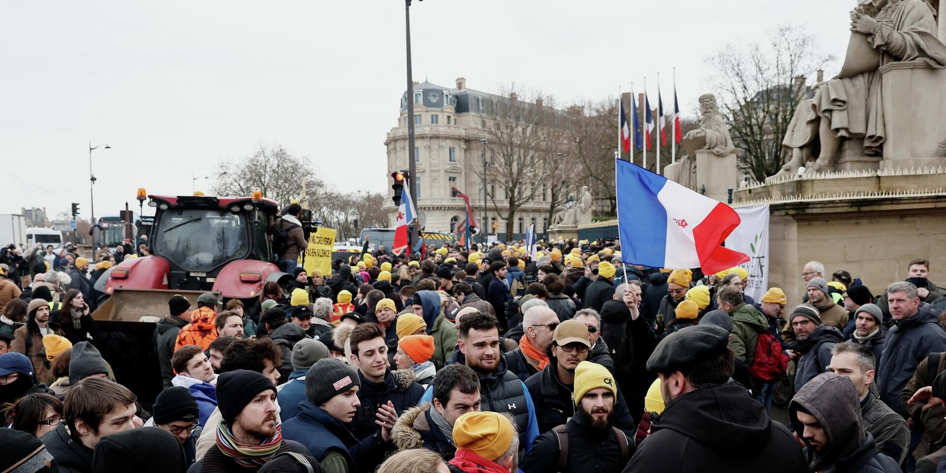Участники акции протеста в Париже - ИноСМИ, 1920, 13.01.2026