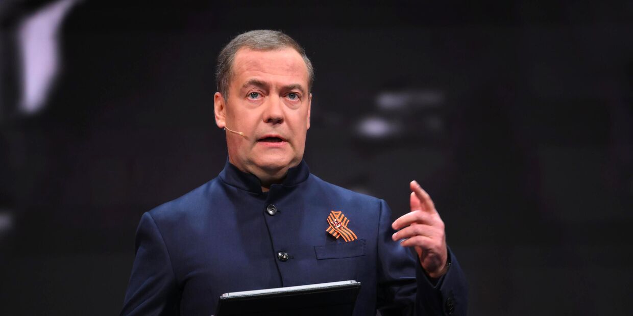 Заместитель председателя Совета безопасности РФ Дмитрий Медведев