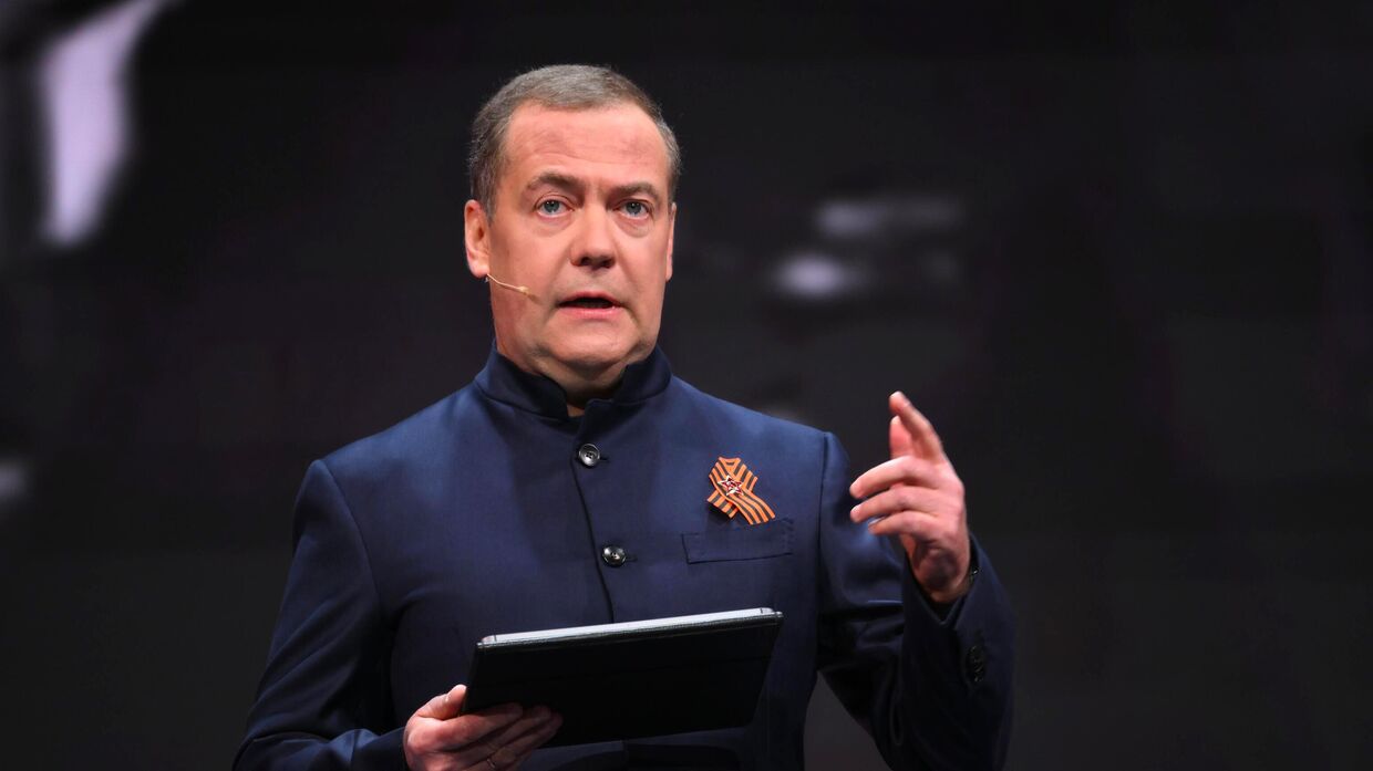 Заместитель председателя Совета безопасности РФ Дмитрий Медведев