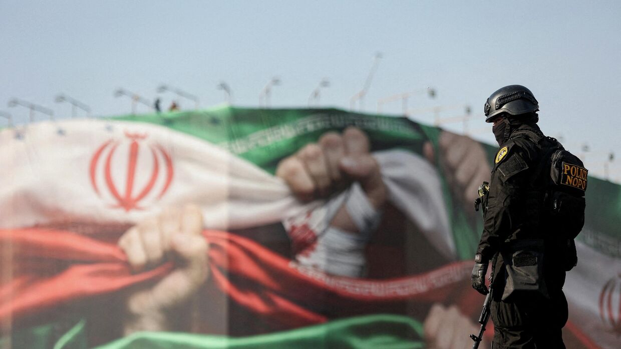 Полиция на проправительственном митинге в Тегеране, Иран