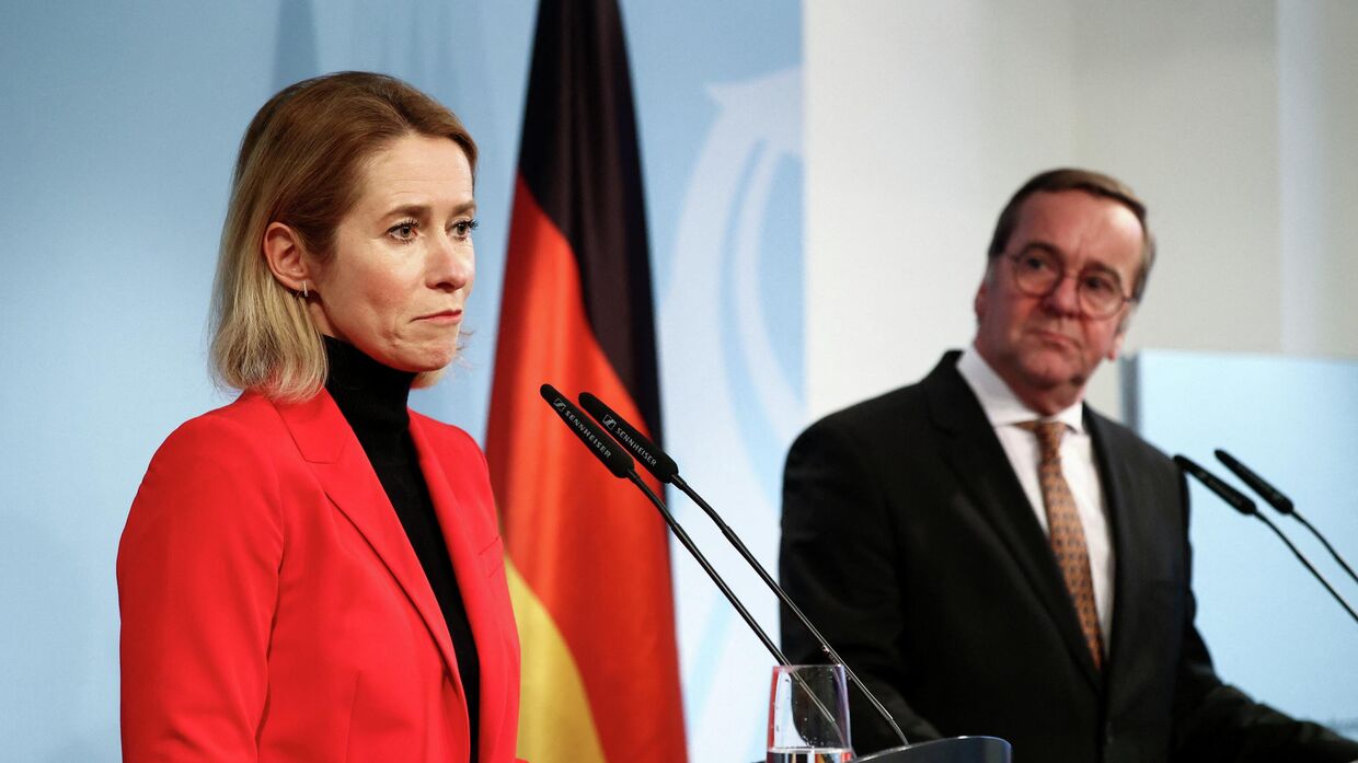 Министр обороны Германии Борис Писториус и верховный представитель ЕС по иностранным делам и политике безопасности Кая Каллас принимают участие в совместной пресс-конференции в Берлине, Германия