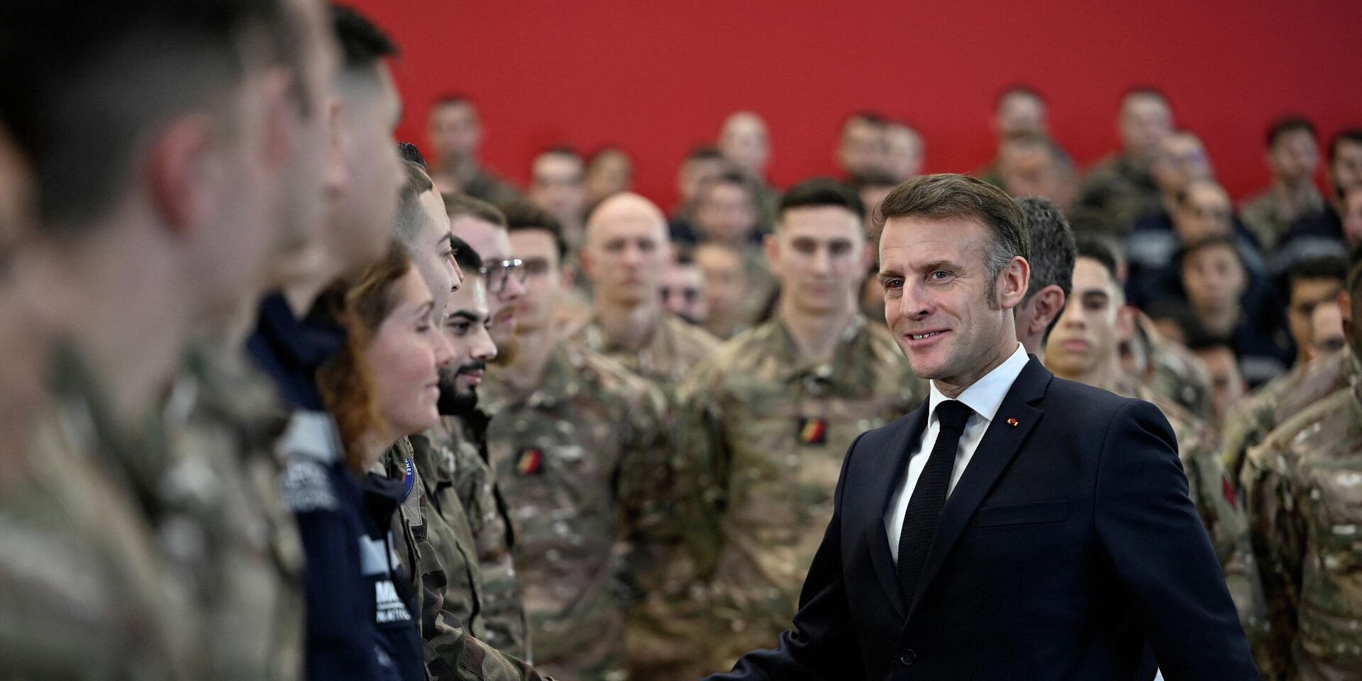 Президент Франции Эммануэль Макрон во время выступления на военной авиабазе Истр во Франции. Архивное фото - ИноСМИ, 1920, 16.01.2026