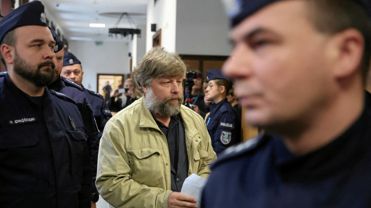 Археолог Александр Бутягин в здании суда в Польше