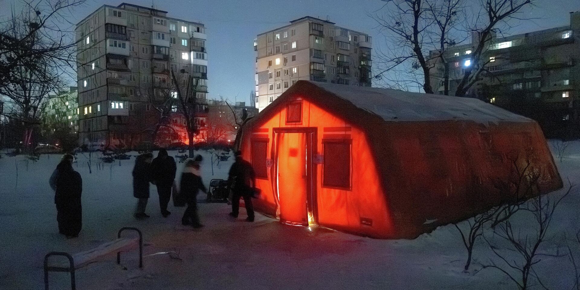 Пункт безопасности в Киеве, установленный на случай отключения энергии и отопления в жилых домах. - ИноСМИ, 1920, 19.01.2026