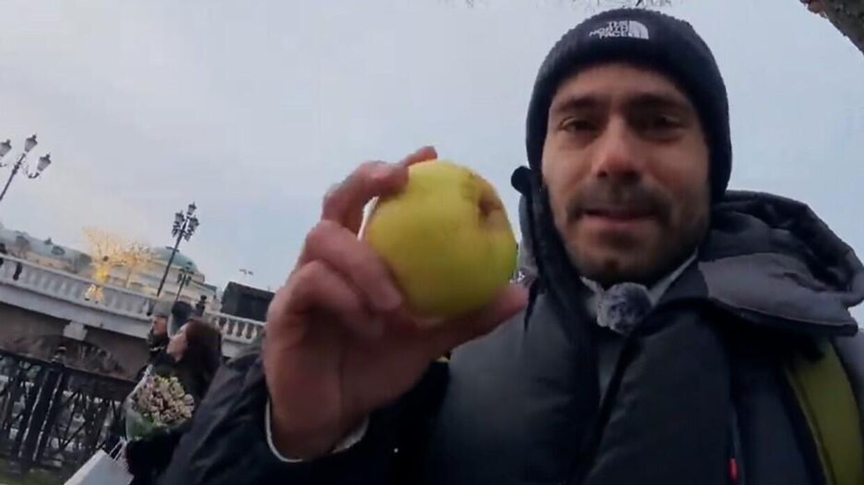 Видите это яблоко? Грек рассказал о необычном подарке от русских 