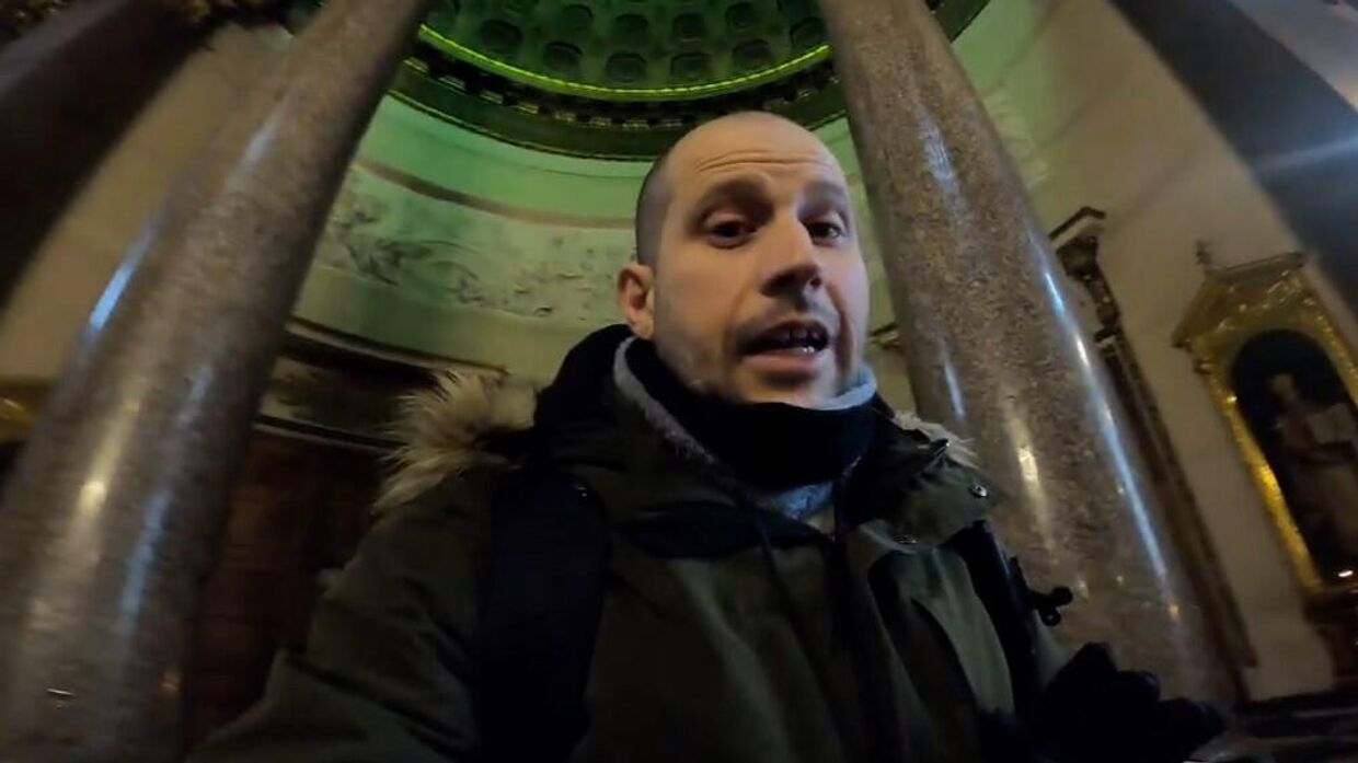 Он меня благословил. Испанца восхитила церковная жизнь Петербурга