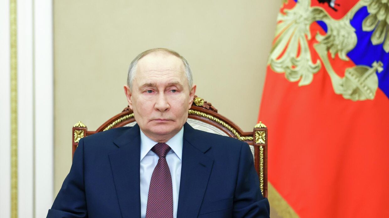 Президент Владимир Путин провел совещание с членами правительства РФ