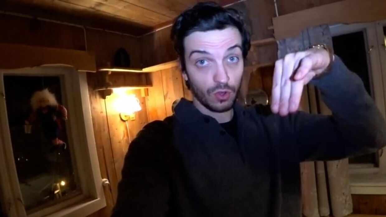 Рыбачите с россиянами? Итальянец посетил самую удивительную границу мира