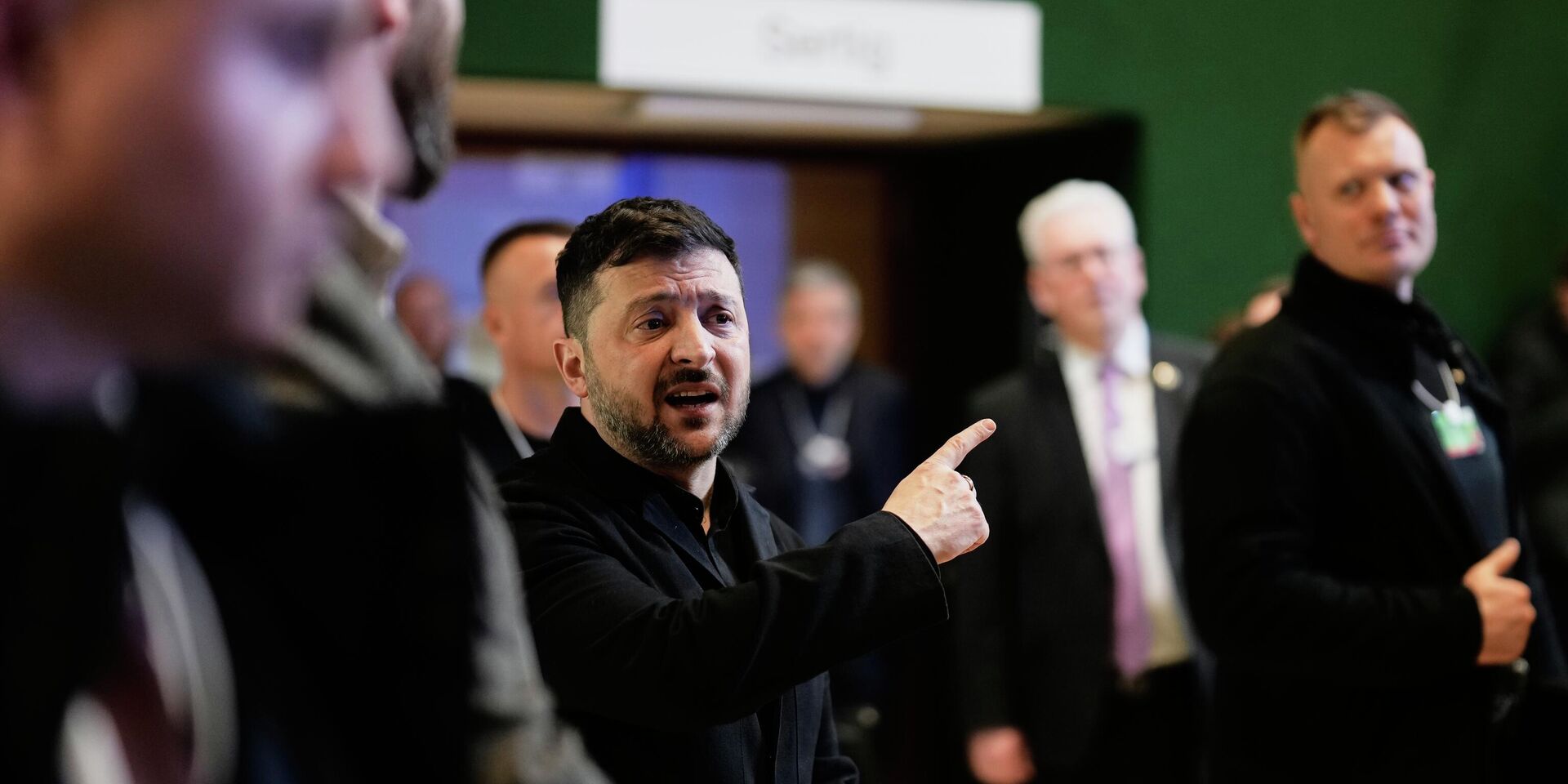 Зеленский возмущается расколотой Европой, которая колеблется перед российской угрозой, в преддверии переговоров о мирном урегулировании между Россией, Украиной и США