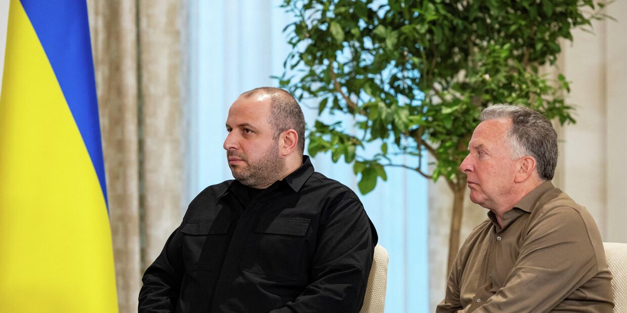 Стив Уиткофф и Рустем Умеров на трехсторонних переговорах России, США и Украины в Абу-Даби