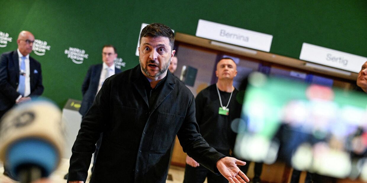 Владимир Зеленский выступает перед СМИ на 56-м ежегодном Всемирном экономическом форуме в Давосе