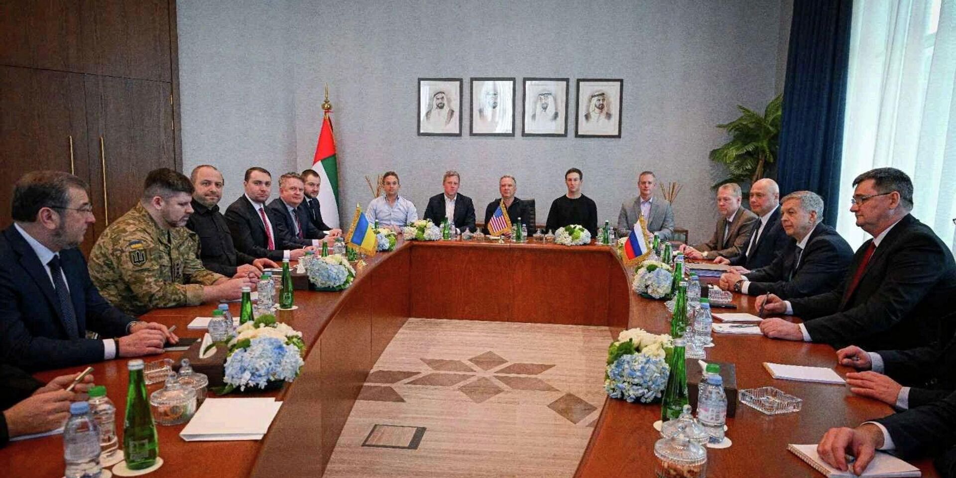 Члены делегаций на трехсторонних переговорах между Россией, США и Украиной в Абу-Даби - ИноСМИ, 1920, 24.01.2026