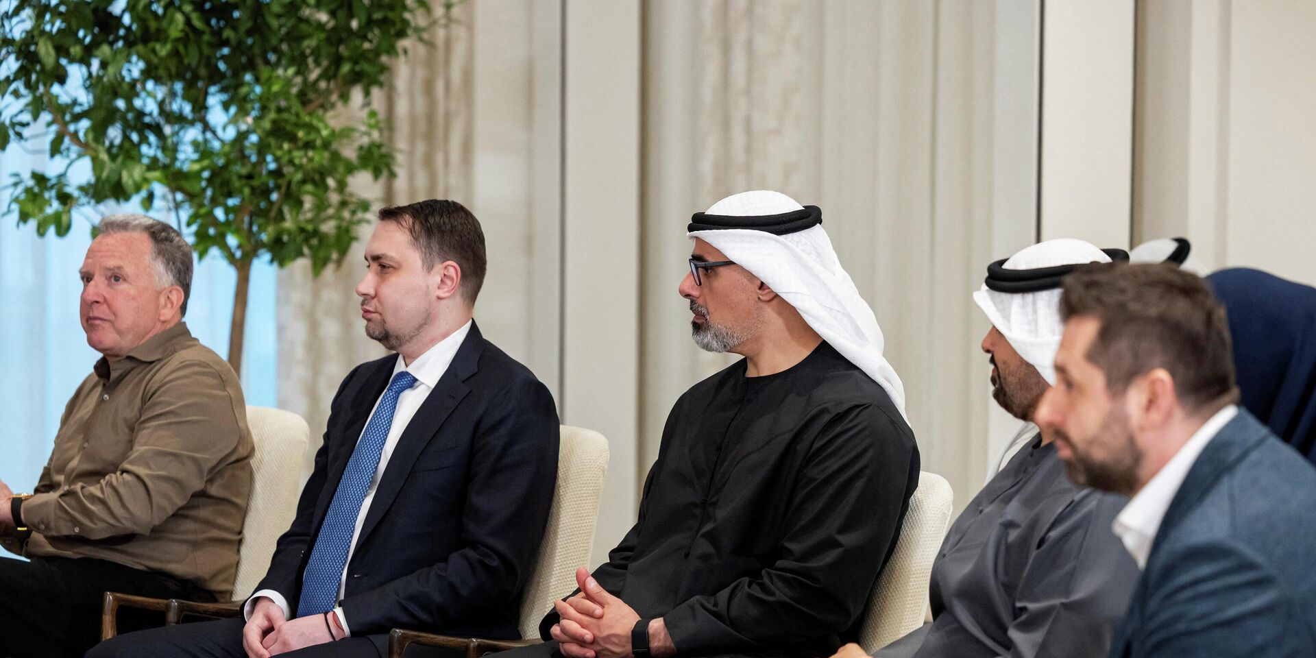 Трехсторонние переговоры России, США и Украины в Абу-Даби - ИноСМИ, 1920, 25.01.2026